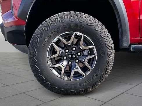 Used 2025 Chevrolet Colorado ZR2 w/ Technology Package image 10