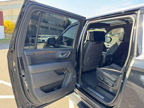 Used 2024 Chevrolet Suburban High Country w/ Advanced Technology Package image 28