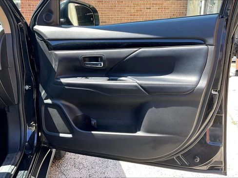 Used 2020 Mitsubishi Outlander SE AWD/4WD image 23
