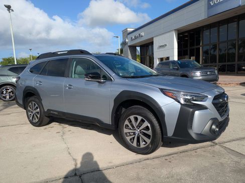 Certified 2025 Subaru Outback Premium w/ Popular Package #1A AWD/4WD image 2