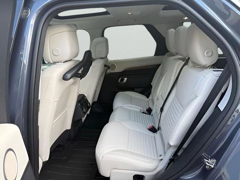 New 2025 Land Rover Discovery Dynamic SE image 16