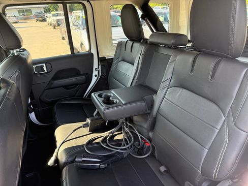 Used 2023 Jeep Wrangler Unlimited Sahara AWD/4WD image 23