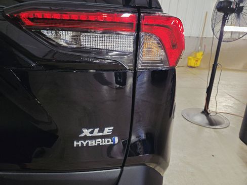 Used 2022 Toyota RAV4 XLE AWD/4WD image 42