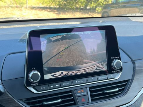 Used 2025 Nissan Altima 2.5 SV image 23