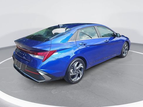 Certified 2025 Hyundai Elantra SEL FWD image 5