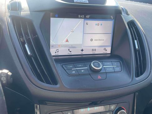 Used 2017 Ford Escape SE w/ Equipment Group 201A image 9