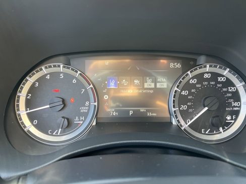 New 2024 Toyota Highlander FWD image 18