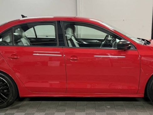 Used 2016 Volkswagen Jetta Sport FWD image 2
