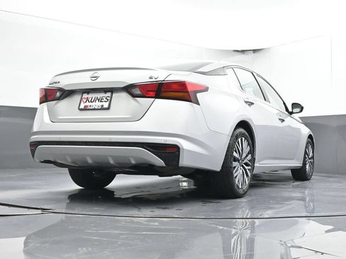Used 2024 Nissan Altima 2.5 SV FWD image 31