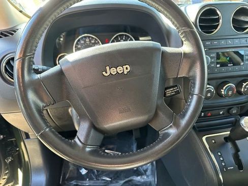 Used 2010 Jeep Patriot Limited AWD/4WD image 15