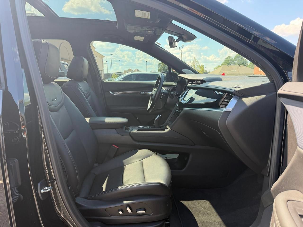 Used 2023 Cadillac XT6 Sport w/ LPO, ONYX Package AWD/4WD image 10