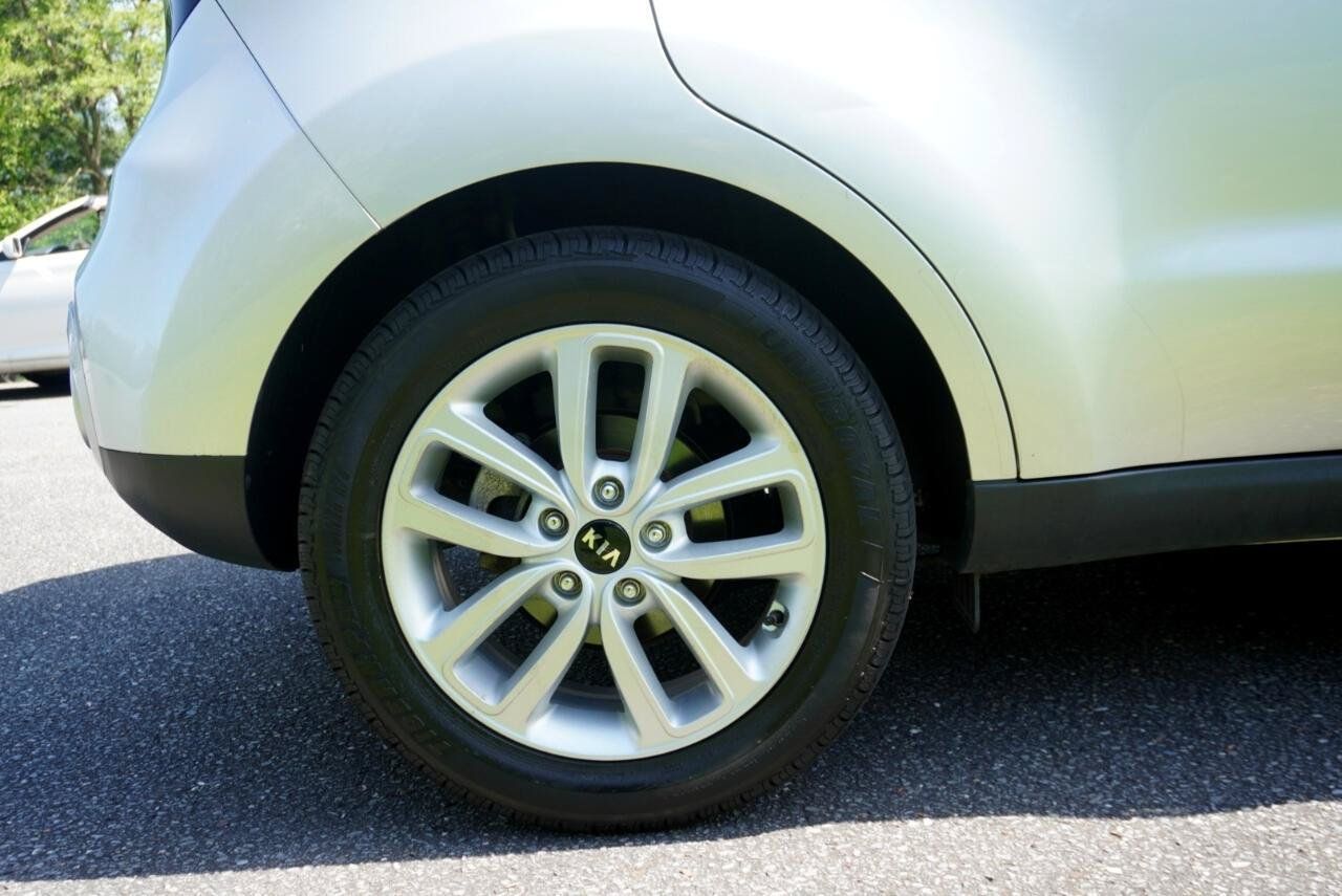 Used 2019 Kia Soul + FWD image 38