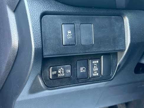 Used 2020 Toyota Tacoma TRD Sport w/ TRD Premium Sport Package AWD/4WD image 25