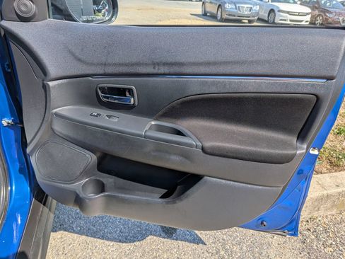 Used 2020 Mitsubishi Outlander Sport ES FWD image 30
