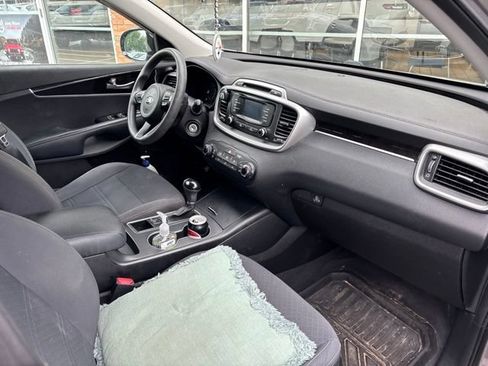 Used 2017 Kia Sorento AWD image 10
