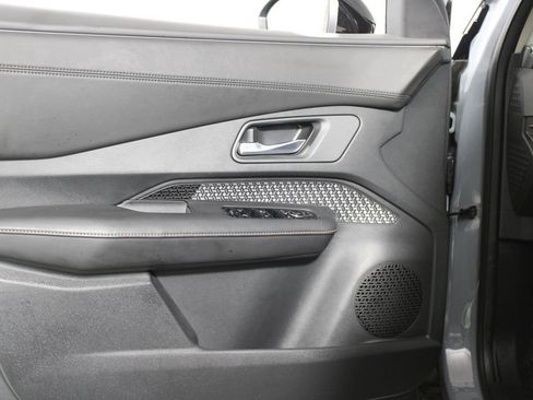 Used 2024 Nissan Ariya FWD image 29