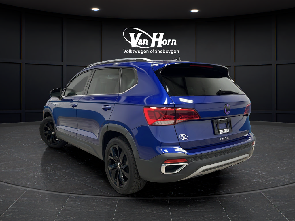 Used 2022 Volkswagen Taos SE w/ Panoramic Sunroof Package FWD image 5