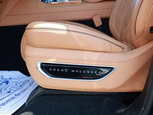 Used 2022 Jeep Grand Wagoneer Series III AWD/4WD image 23