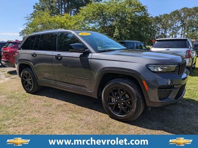Used 2025 Jeep Grand Cherokee Altitude