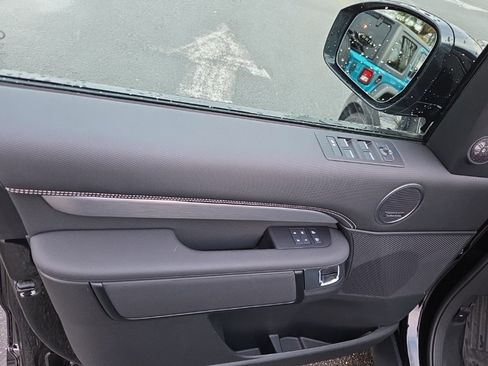 Certified 2024 Land Rover Discovery Dynamic SE image 11