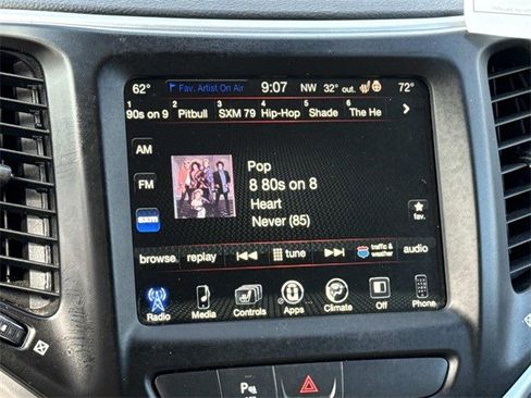 Used 2017 Jeep Cherokee Limited image 19