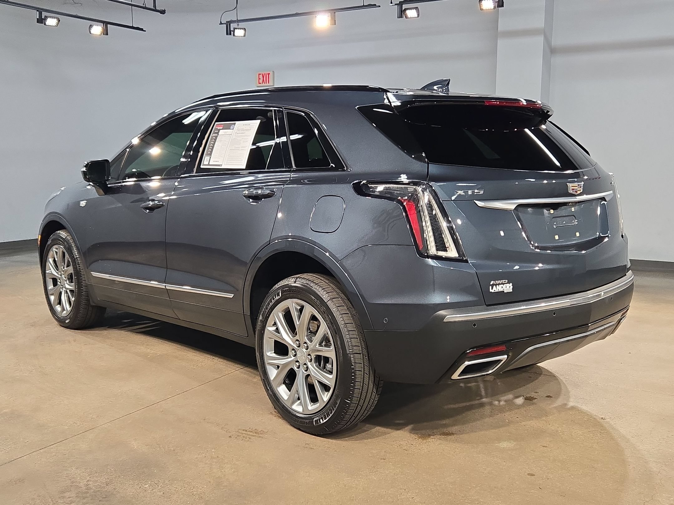 Used 2021 Cadillac XT5 Sportv w/ Platinum Package AWD/4WD image 5