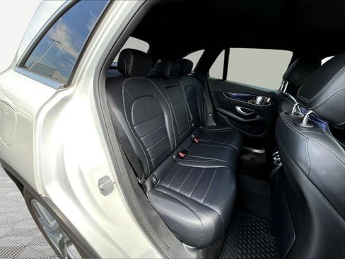 Used 2018 Mercedes-Benz GLC 300 4MATIC image 25