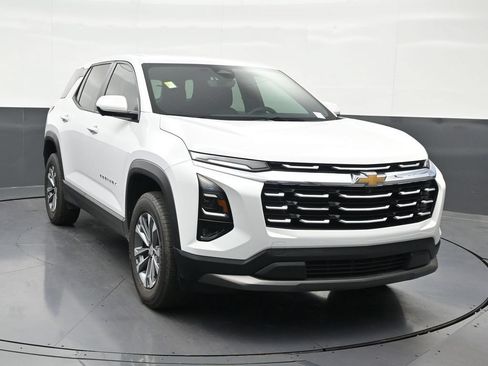 Used 2025 Chevrolet Equinox LT w/ Safety and Technology Package FWD image 8