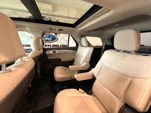 Used 2020 Ford Explorer Platinum w/ Premium Technology Package AWD/4WD image 22