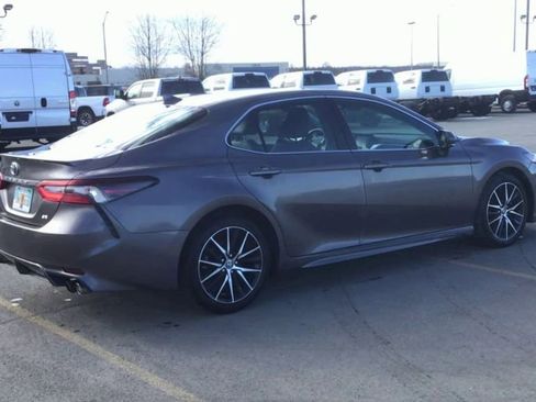 Used 2023 Toyota Camry SE image 8
