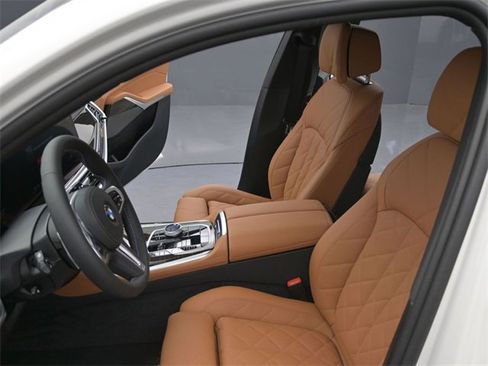 New 2026 BMW X5 M60i w/ Executive Package image 13
