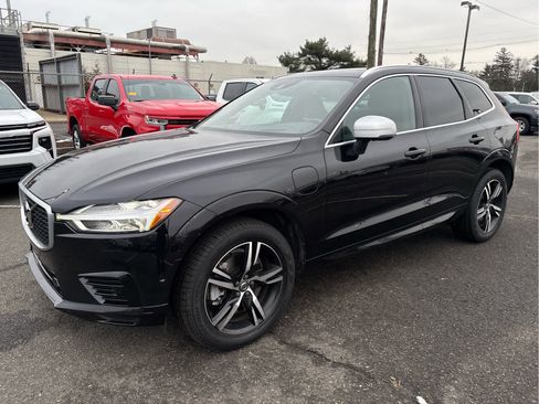 Used 2019 Volvo XC60 T8 R-Design w/ Advanced Package image 3