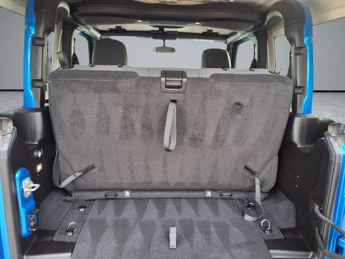 Used 2025 Jeep Wrangler Sport image 12