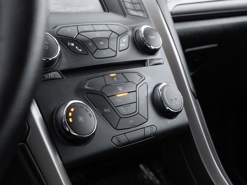 Used 2017 Ford Fusion SE image 13