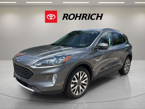 Used 2022 Ford Escape Titanium w/ Class II Trailer Tow Package AWD/4WD image 1