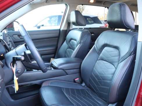 Used 2022 Nissan Pathfinder Platinum image 32