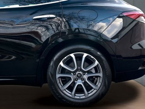 Used 2021 Maserati Levante AWD/4WD image 5