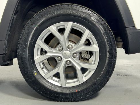 Used 2023 Jeep Grand Cherokee Limited AWD/4WD image 40