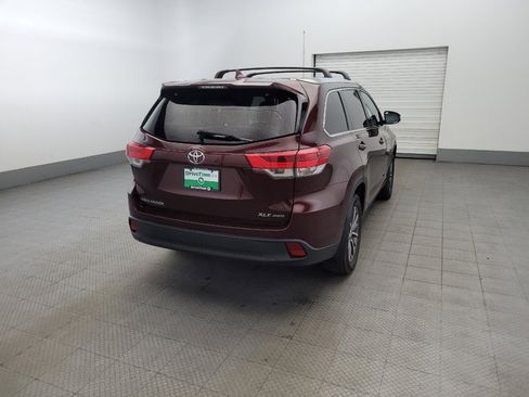 Used 2019 Toyota Highlander XLE AWD/4WD image 7