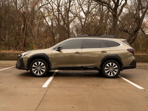 Used 2023 Subaru Outback Limited image 6