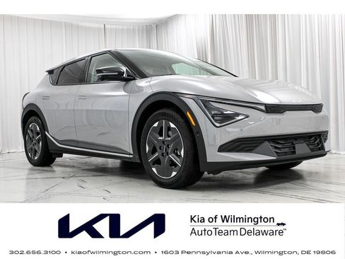 Used 2025 Kia EV6 Light w/ Light LR Technology Package image 1