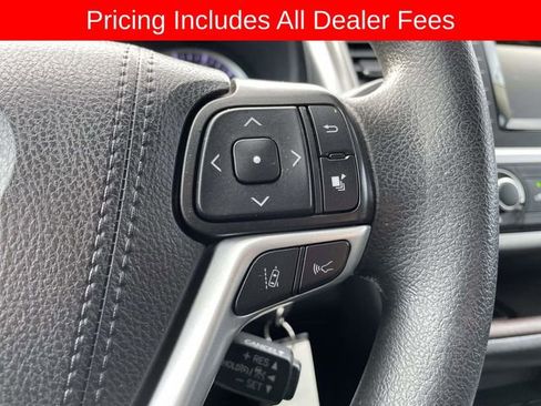 Used 2019 Toyota Highlander LE AWD/4WD image 26