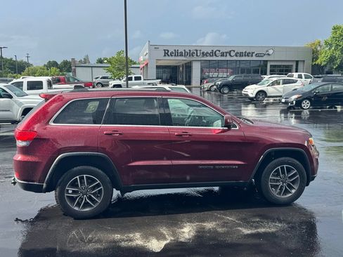 Used 2019 Jeep Grand Cherokee Laredo w/ Laredo X Package AWD/4WD image 5