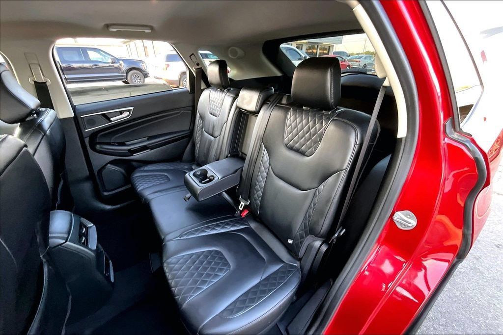 Used 2024 Ford Edge Titanium AWD/4WD image 6