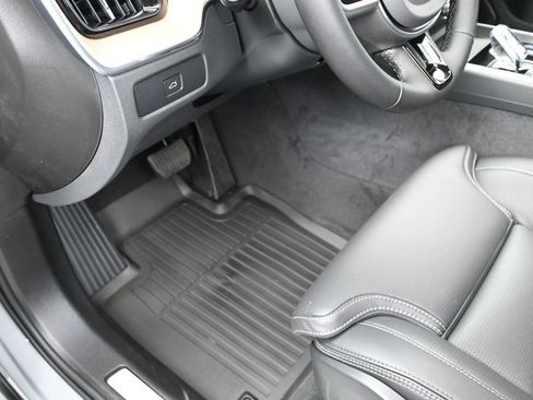 New 2026 Volvo XC60 B5 Ultra w/ Climate Package image 9