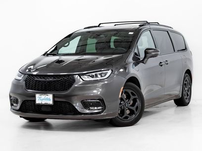 Used 2022 Chrysler Pacifica Limited w/ S Appearance Package
