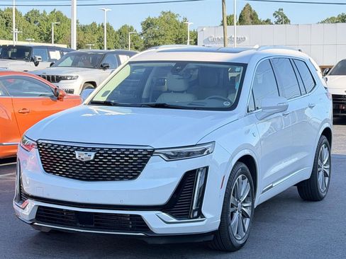 Used 2023 Cadillac XT6 Premium Luxury w/ Technology Package FWD image 8