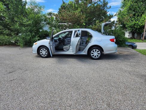 Used 2013 Toyota Corolla L FWD image 8