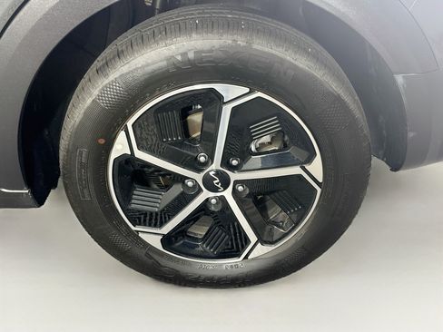 Used 2026 Kia Niro LX FWD image 11