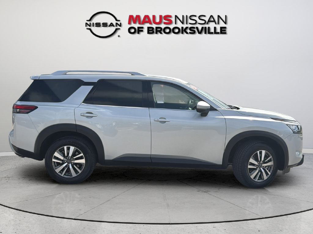 Certified 2025 Nissan Pathfinder SL FWD image 13